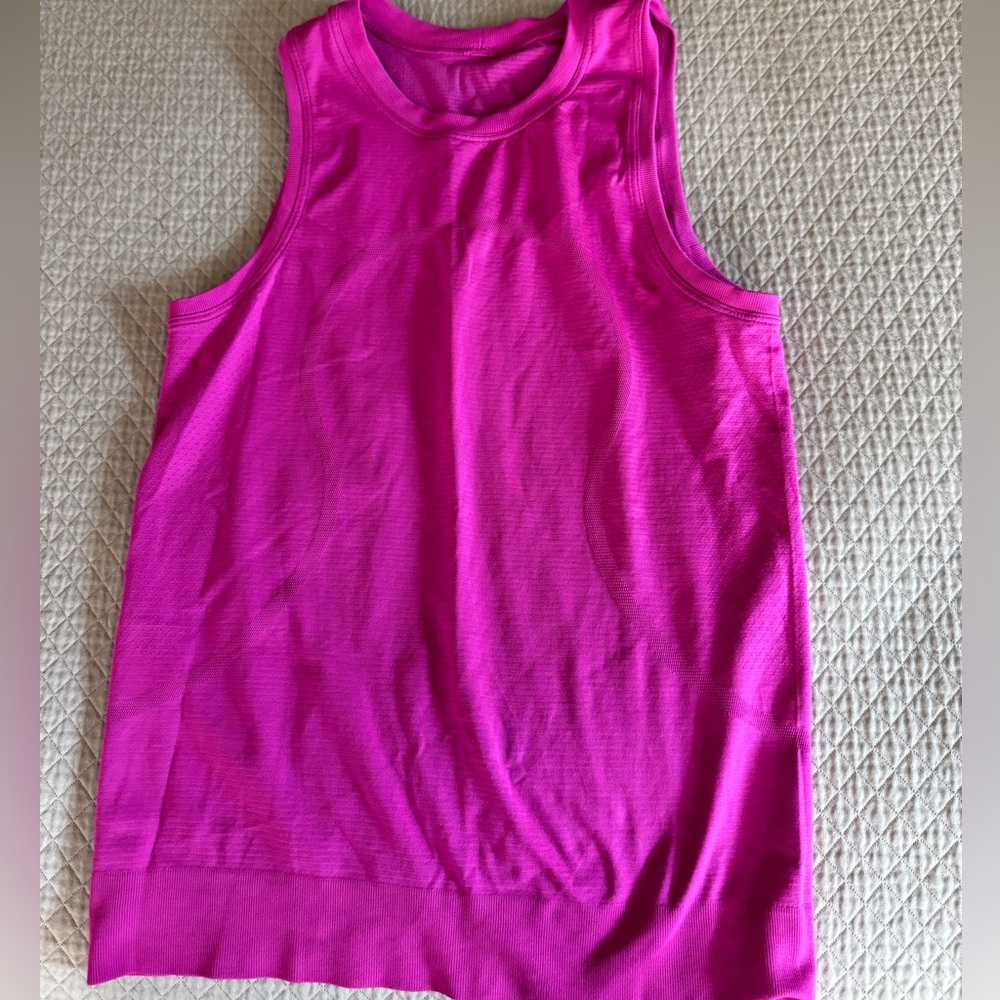 Women’s Lululemon swiftly muscle top. Not sure size, probably 4